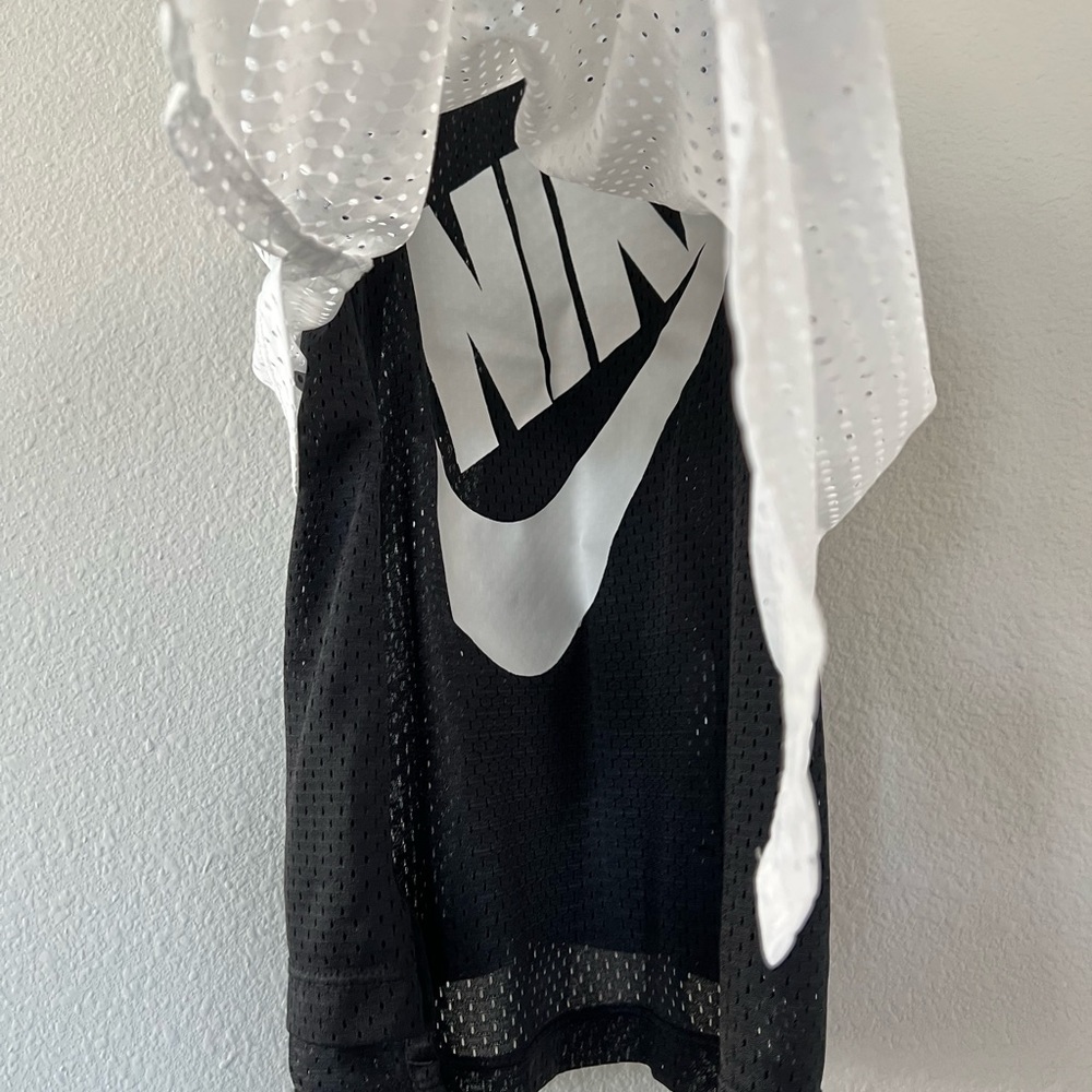 Like New! Nike Muscle 💪🏼 Tank! - Picture 4 of 7
